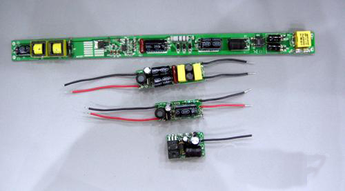 無需電解電容的LED照明驅(qū)動(dòng)電源解決方案